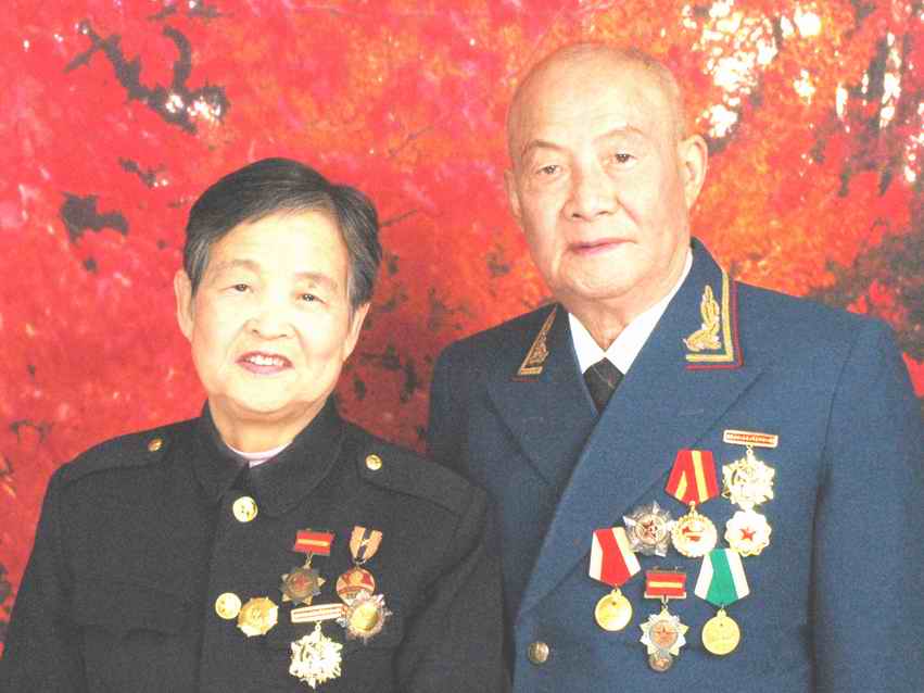 龙辉、常伶梅同志